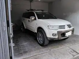 Pajero Sport Exceed  A/T 2010 koleksi pribadi (kilometer rendah)