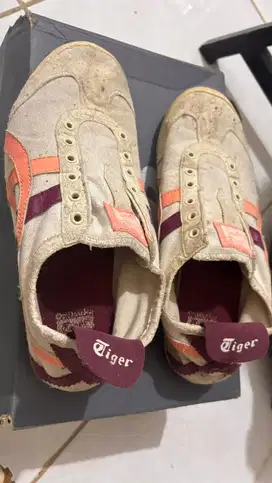 Sepatu onitsuka eiger