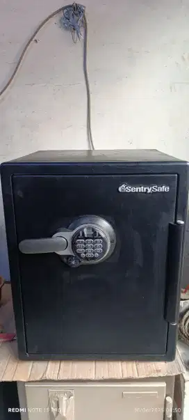 Brankas SENTRYSAFE Digital STW205GYC