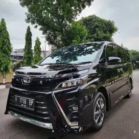 Toyota Voxy AT 2020