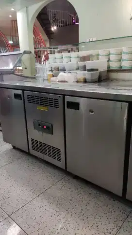 Chiller working table