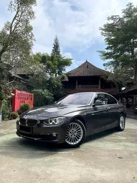 BMW 320i (F30) Luxury 2.0L TwinTurbo Full Option Tahun NIK 2014