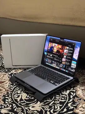 MacBook Air 2024 M3 8/256 13 inch