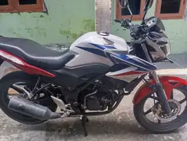 CB150R street fire 2015