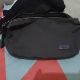 FS : SLING BAG TUMI ORIGINAL 100% BEKAS