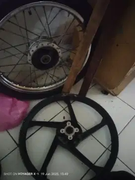 VELG BELAKANG SMASH/TITAN/SUZUKI DAN BAN BELAKANG