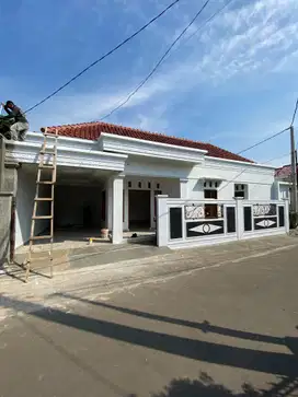 Rumah pinggir jalan desa dekat toll dan stasiun