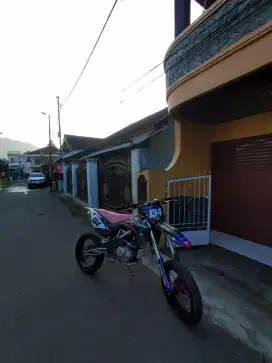 Kawasaki KLX 150 Supermoto bor up harian