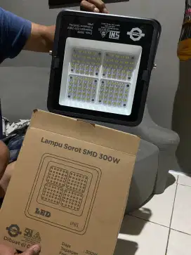 Lampu tembak LED
