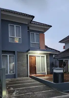 DISEWAKAN Rumah Telaga golf Cluster espanola Blok C 18 no 2