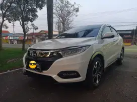 Honda HR-V SE Cvt THN 2021 warna putih mutiara low km 11rb perak