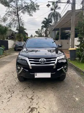 Toyota Fortuner VRZ th 2019 hitam metalik