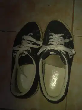 Sepatu vanz second