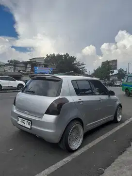 Suzuki Swift 2010 Bensin