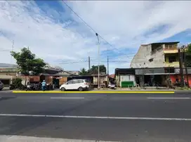 Tanah Strategis 811m² Bonus Rumah Sederhana Tepi Jalan Besar Laweyan
