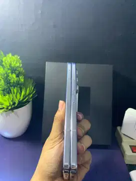 SAMSUNG Z FOLD 5 5G RAM 12/256GB ORIGINAL SEIN NORMAL 

TAMPILAN MEWAH