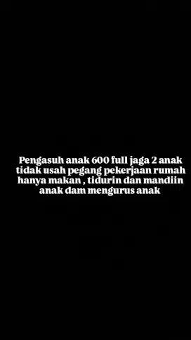 Pengasuh anak . Mandi makananin dan menidurkaa anak