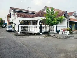 Rumah Second Terawat 160m² Kadipiro Solo
