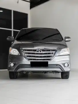 Toyota Innova 2.0 V Luxury 2015