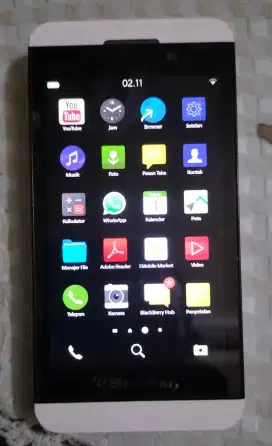Hp BLACKBERRY Z10 ( Putih )