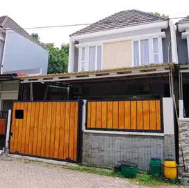 Dijuwal Rumah 2 Lt FULL FURNISHED di Grand Armina, Gedawang Banyumanik