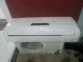 Jual ac electrolux ½pk