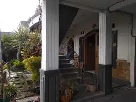 Rumah besar 2.5LT semi furnish Akses  Buah Batu dan Turangga