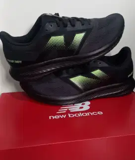 Sepatu Running New Balance size 43