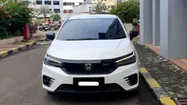 Km19rb honda city hatchback rs 2021 pakai 2022 putih matic