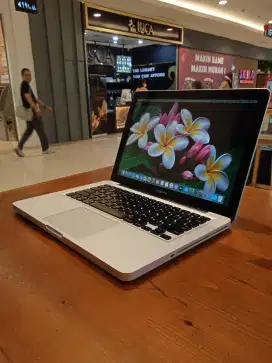 Macbook pro 13 inch 2012 i5 4/500GB HDD Md101