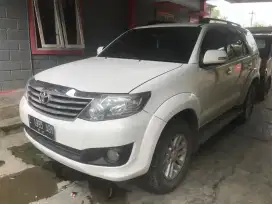 TOYOTA FORTUNER PUTIH KM RENDAH