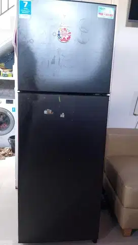 Dijual cepat Kulkas 2 pintu second bekas Aqua