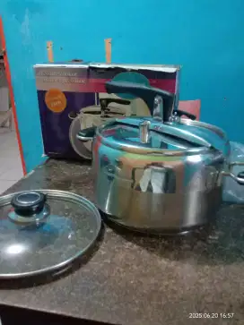 panci presto merk.presco buatan italy lkp dus kinclong 99% baru