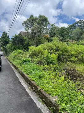 Tanah cantik dengan view danau