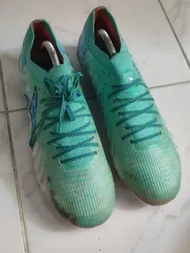 Sepatu bola ortus