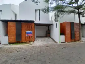 Disewakan rumah 2lt dalam Cluster di Vida Bekasi timur Bebas Banjir