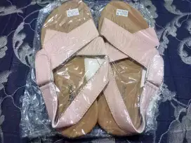 Sepatu sandal wanita