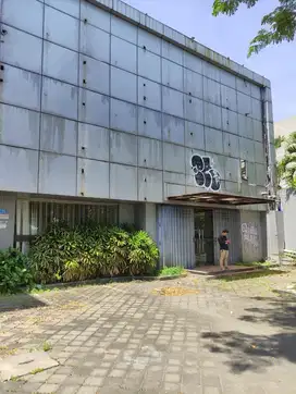 LANGKA! DIJUAL GEDUNG KOMERSIAL AREA RAYA DARMO LOKASI STRATEGIS