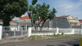 DIJUAL RUMAH KOMERSIAL SURABAYA PUSAT LOKASI STRATEGIS PARKIR LUAS
