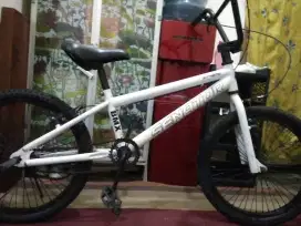 Sepeda bmx uk 20