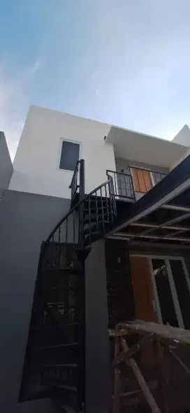 Rumah Baru Dekat Stasiun KA Commuter