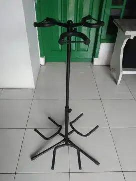 Stand gitar bisa buat 3 gitar