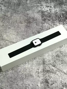 Apple Watch SE Gen 1 40mm Space Grey