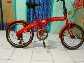 Sepeda Exotic Warna merah candy