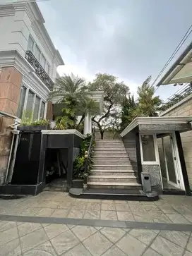 DI JUAL RUMAH MEWAH SIAP HUNI DI SIMPRUG GARDEN KEBAYORAN LAMA JAKSEL