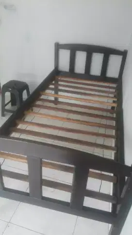 Tempat tidur adek / remaja gadis