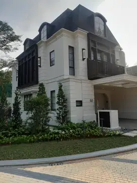 Rumah 5 kamar bergaya Eropa exlusive lippo cikarang