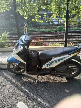 Jual motor beat 2016 biru putih 5 juta nego
