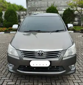 Toyota Innova 2011 G AT Abu abu