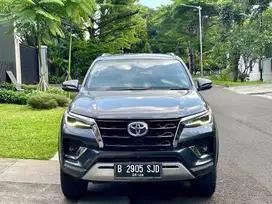 FLASH SALE! FORTUNER VRZ 2.4 AT 2021 FACELIFT ABU-ABU KM 68rb (RECORD)
